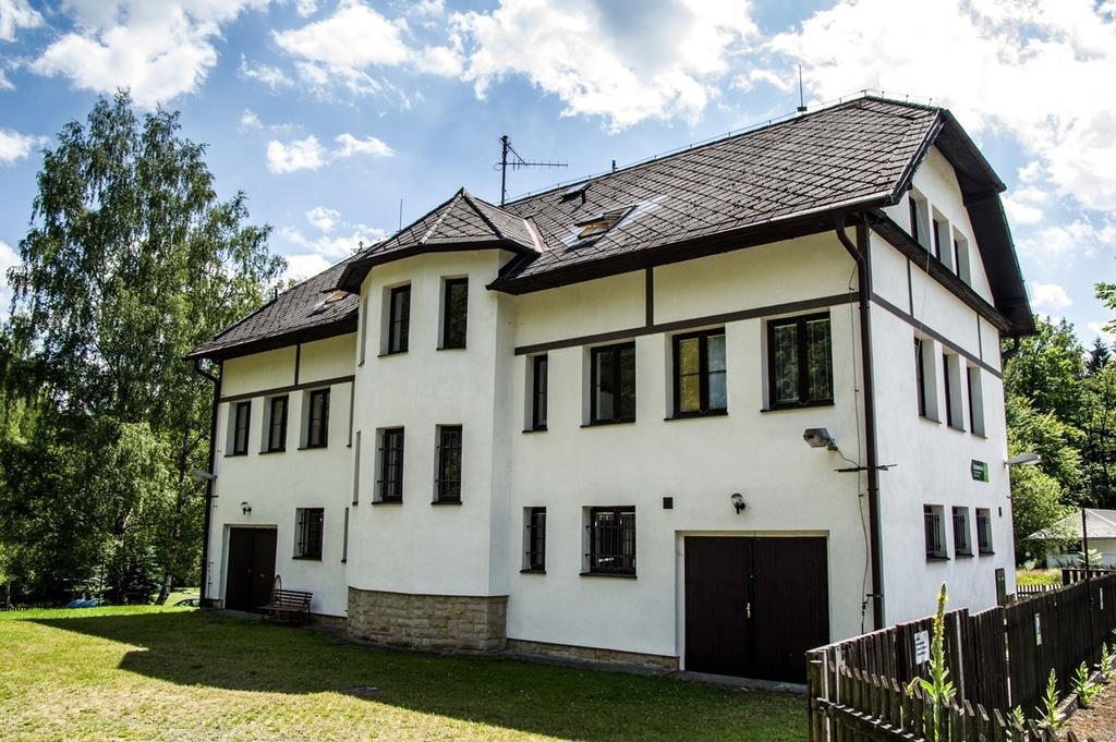 Economy Apartments Ceske Svycarsko Hřensko Exteriör bild