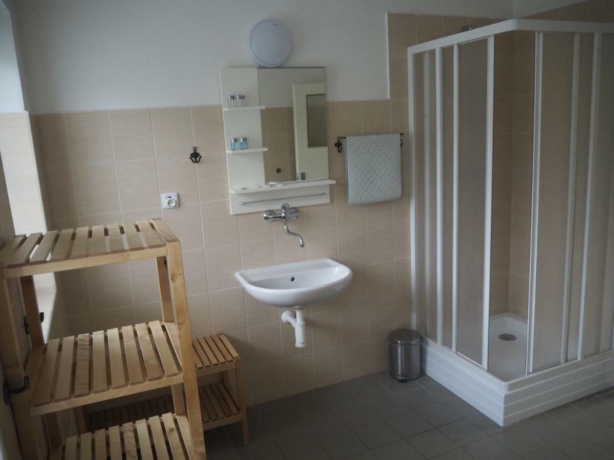Economy Apartments Ceske Svycarsko Hřensko Exteriör bild